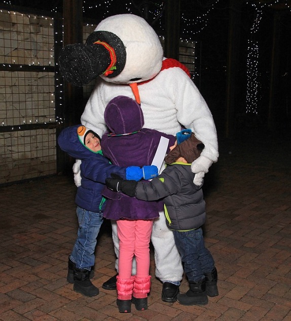 Kids hug frosty the swoman
